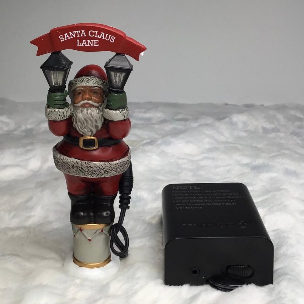 DEPT 56 VINTAGE SANTA STREET LIGHT VILLAGE ACCESSORIES SNOW VILLAGE 6005533‎